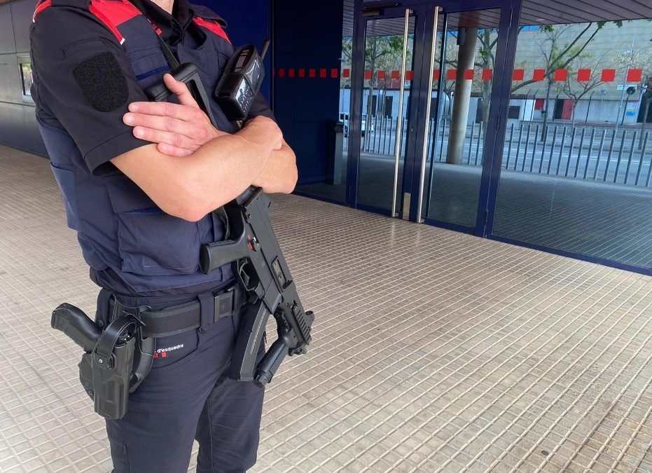 Los mossos blindan Sant Cosme en previsión de nuevos altercados