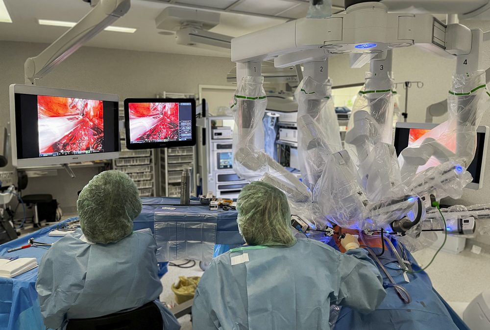 L’Hospital de Bellvitge esdevé el primer centre en arribar a les 1.000 cirurgies robòtiques de ginecologia a tot l’Estat