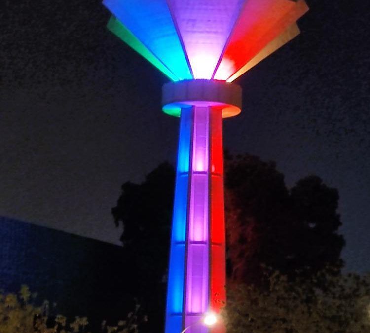 La Torre del agua se ilumina