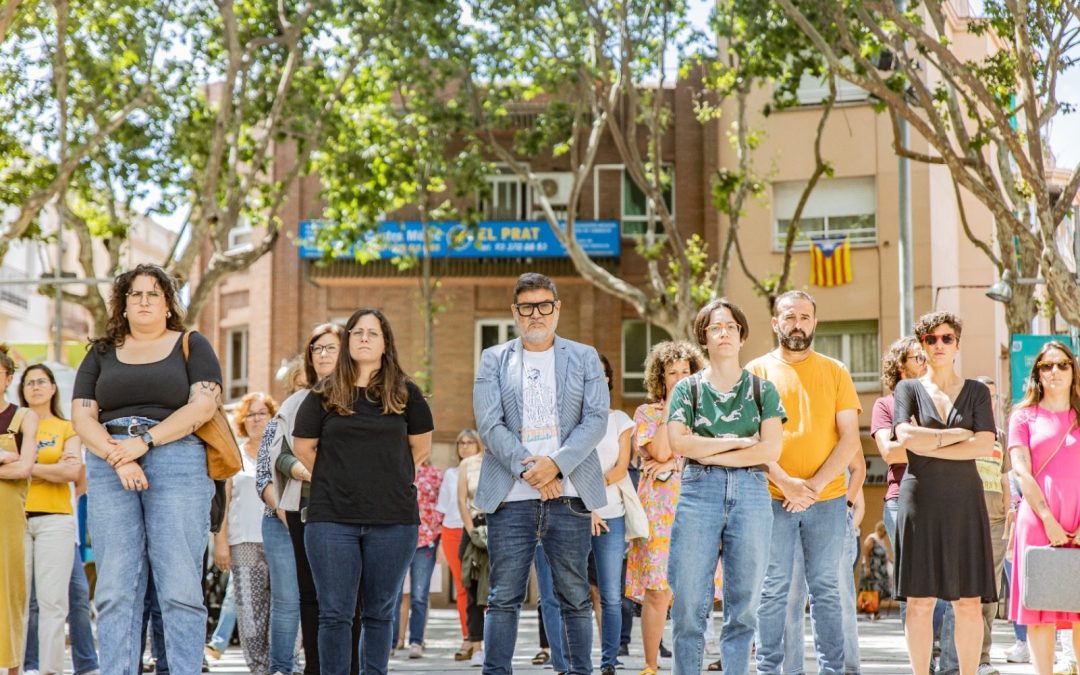 Minut de silenci en rebuig del feminicidi d’ahir a Cornellà