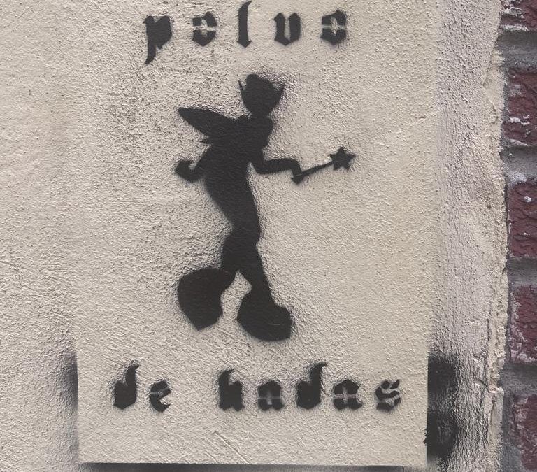 Aparecen grafitis ofreciendo una nueva droga.