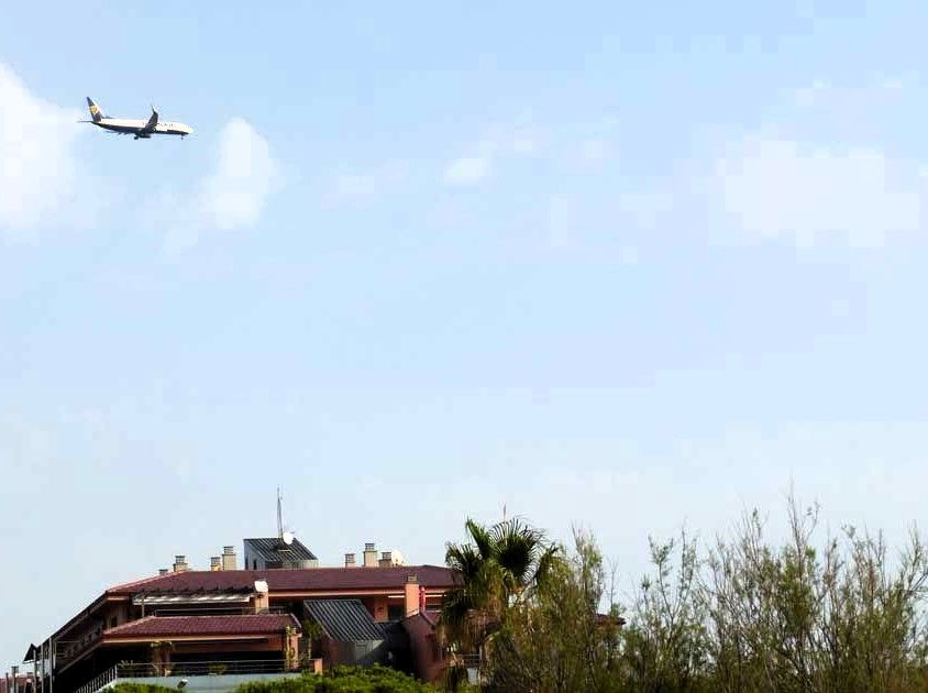 L’alcaldesa de Gavà reclama el blindatge de les pistes segregades de l’Aeroport