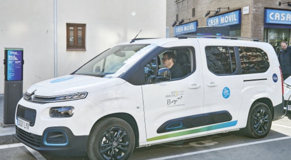 El Prat ja té 4 nous vehícles eléctrics
