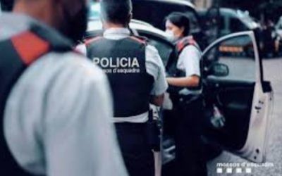 La policía impide la ocupación de un local