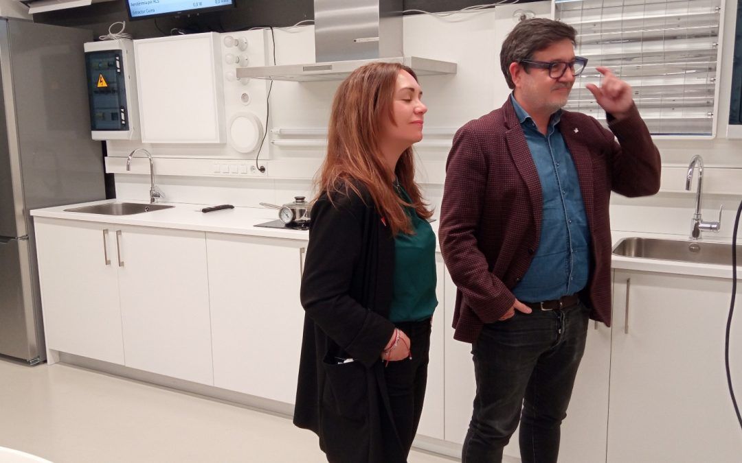 L’alcaldessa de Rivas Vaciamadrid visita la Casa de l’Energia del Prat