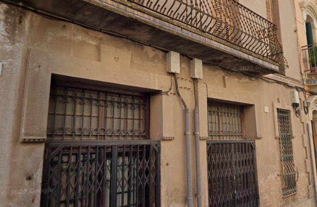 La policía local impide la ocupación de una vivienda
