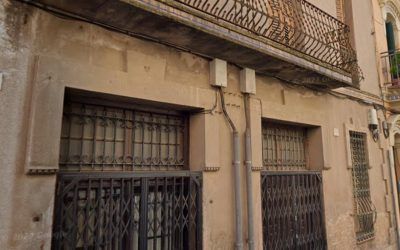 La policía local impide la ocupación de una vivienda