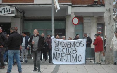 Las protestas vuelven al pleno municipal