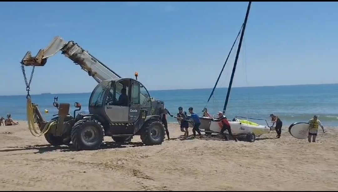 Tractor en el Club de Vela