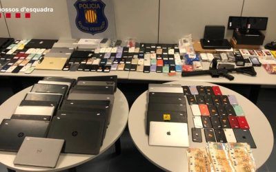 Dos pratencs detinguts per estafes informàtiques