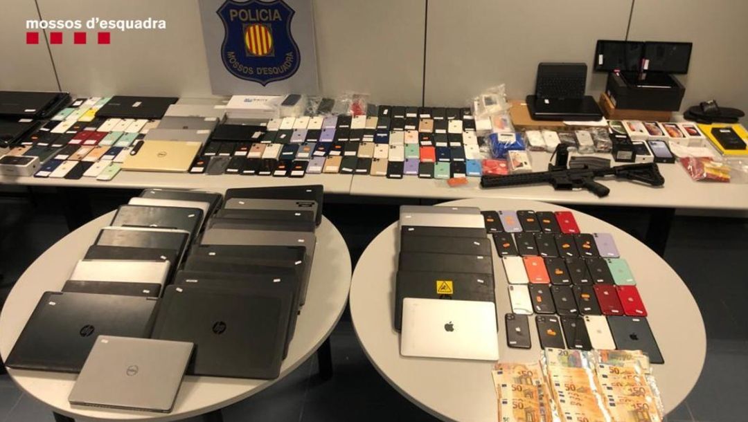 Dos pratencs detinguts per estafes informàtiques