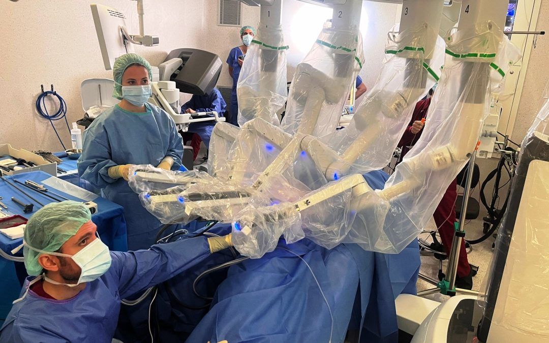 L’Hospital de Bellvitge realitza per primera vegada amb cirurgia robòtica a Catalunya la intervenció bariàtrica més efectiva i complexa