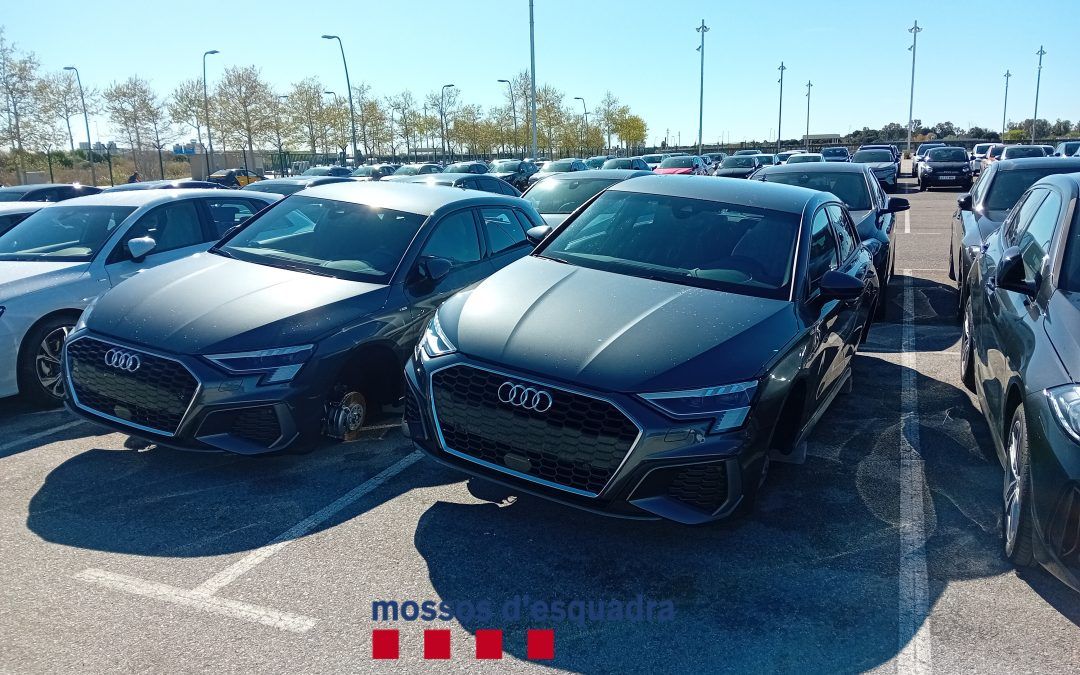 Els Mossos detenen un home per robar les rodes de cinc vehicles estacionats a l’aeroport