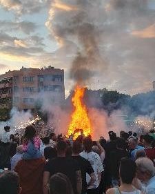 La foguera de Sant Joan Crema a la Barceloneta