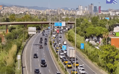 Un Accident amb quatre vehicles implicats deixa un ferit crític a la C-31 a El Prat