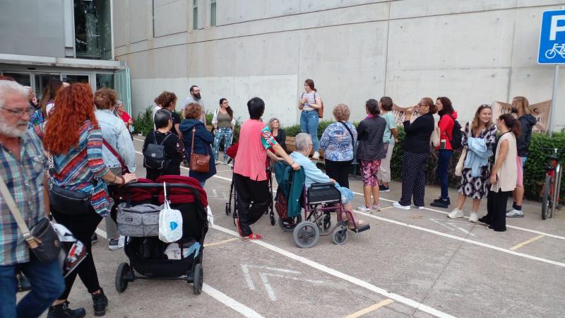 Concentració al CAP Ramona Via per reclamar més professionals sanitaris i suport a la salut mental