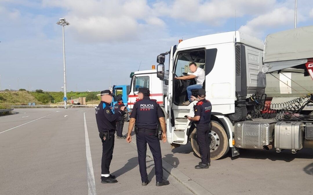 Controls conjunts al Port de Barcelona-Prat per garantir el transport segur de residus