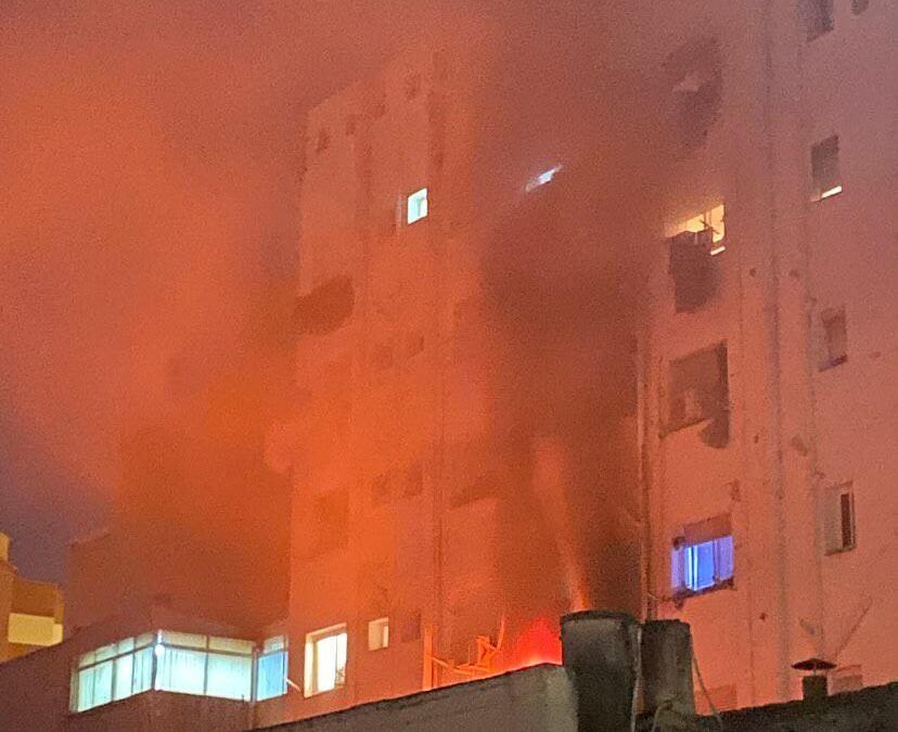 Incendi en un edifici d’El Prat de Llobregat deixa quatre ferits lleus la nit de Nadal. La crónica dels fets