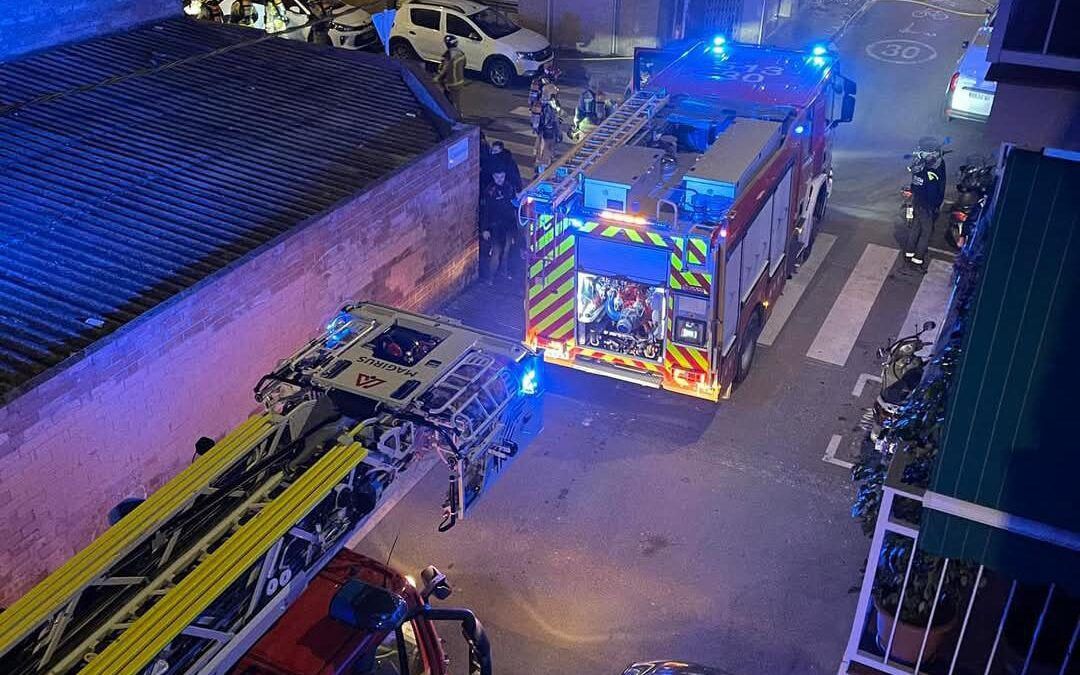 Incendi de matinada en un local del carrer Catalunya sense ferits greus