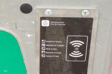 Comença l’instal.lacio dels nous contenidors