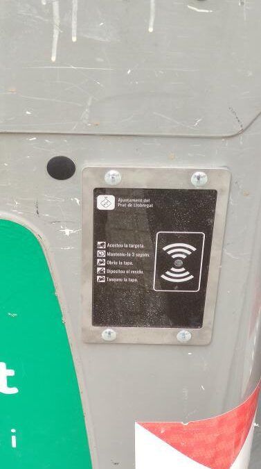 Comença l’instal.lacio dels nous contenidors