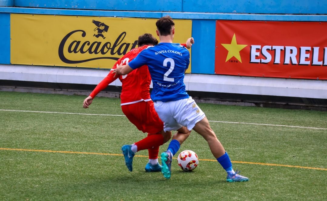 La maledicció de l’últim minut condemna l’AE Prat a Santa Coloma (2-1)