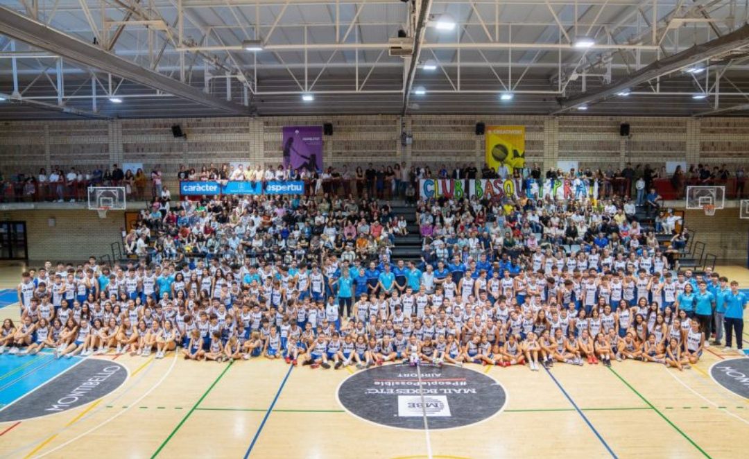 Gran festa del bàsquet pratenc amb la presentació dels equips del CB Prat per a la temporada 2024/25
