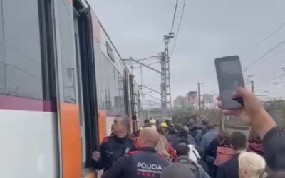 Incendi en un supermercat i incidències ferroviàries marquen la jornada al Prat de Llobregat