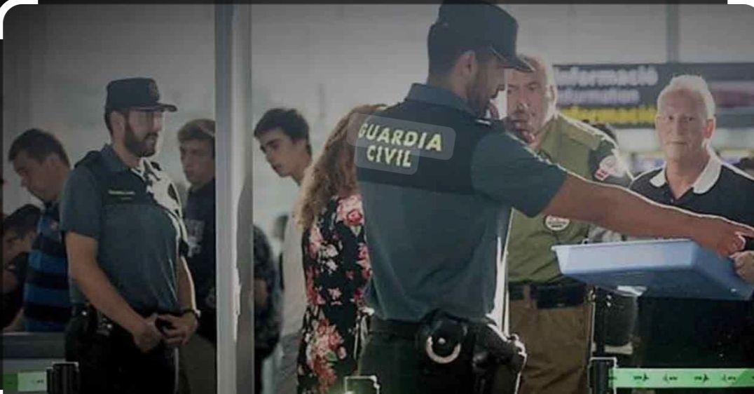 Detingut un passatger ebri a l’aeroport del Prat per resistència i desobediència greu