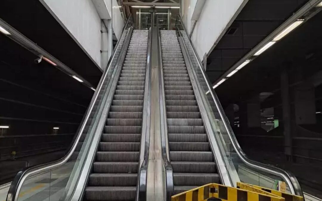 Renfe inicia la renovació les escales mecàniques de l’estació