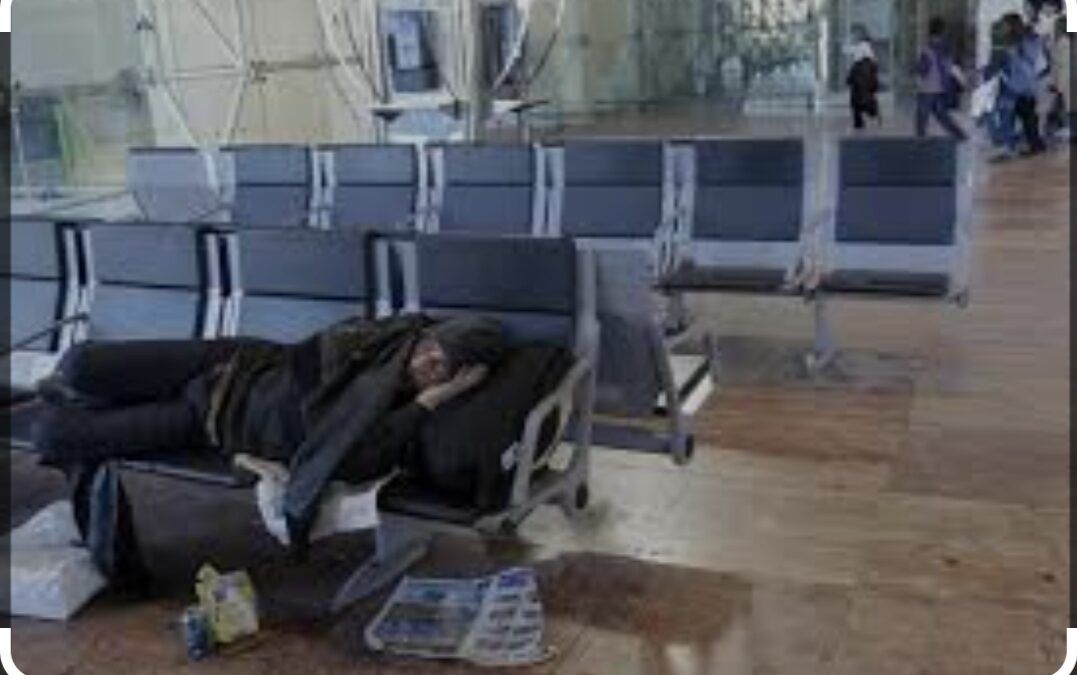 El Govern activa un pla per afrontar el sensellarisme a l’Aeroport del Prat