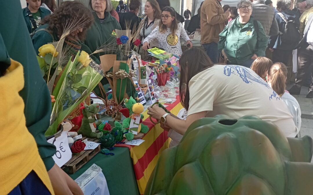 Sant Jordi torna al cor del Prat: llibres, roses i molta vida a la Plaça de la Vila