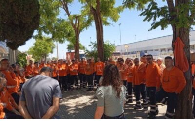 Els treballadors d’AkzoNobel al Prat aconsegueixen la readmissió de la delegada sindical acomiadada