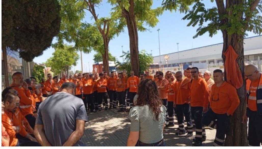 Els treballadors d’AkzoNobel al Prat aconsegueixen la readmissió de la delegada sindical acomiadada