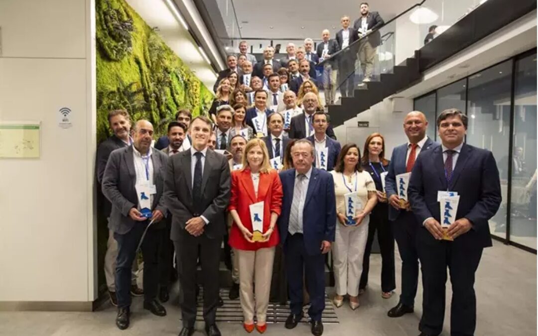 El Prat del Llobregat rep la distinció ‘Pajarita Ilustre’ per la seva excel·lent gestió en el reciclatge de paper i cartró