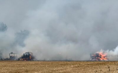 Incendi a tocar del cementiri del Prat: 1,2 hectàrees calcinades i cinc remolcs afectats