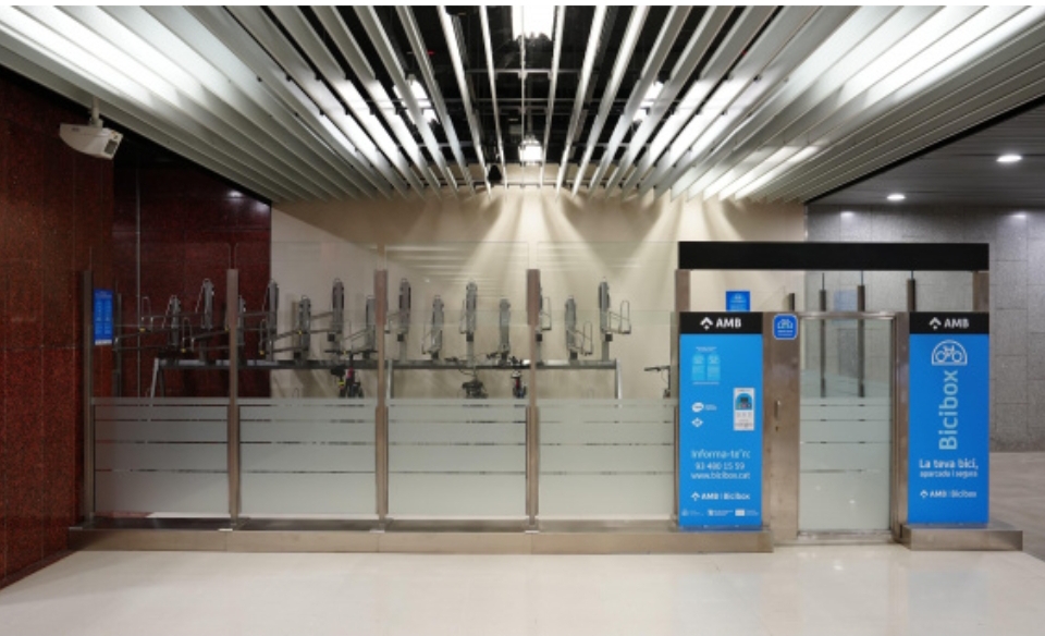 El Prat reforça la mobilitat sostenible amb dos nous Bicibox dins del metro