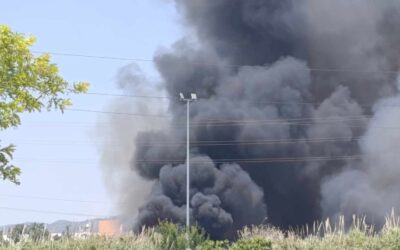 Un Incendi devasta un assentament de barraques al Prat