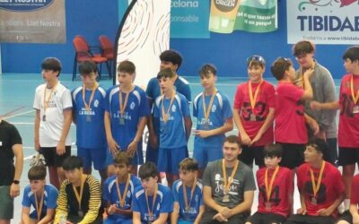 Els infantils de l’Escola La Seda brillen al futbol sala: campions del Baix Llobregat i subcampions de Catalunya