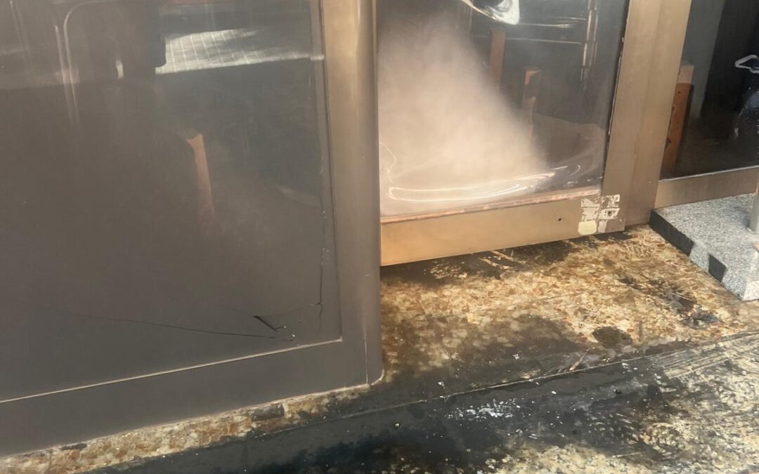 Incendis intencionats en dos bars del Prat de Llobregat: misteri i tensió a la Zonilla