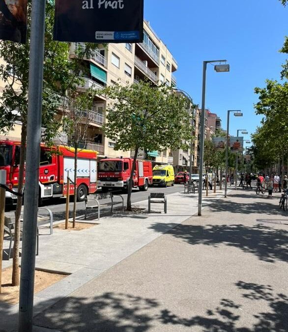 Incendi en un pis del Prat de Llobregat mobilitza bombers i SEM