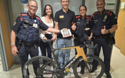 Magnus Cort recupera la seva bicicleta robada a l’aeroport gràcies als Mossos