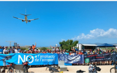 Una concentració contra l’ampliació de l’aeroport tanca l’Ecomarxa al Delta del Llobregat