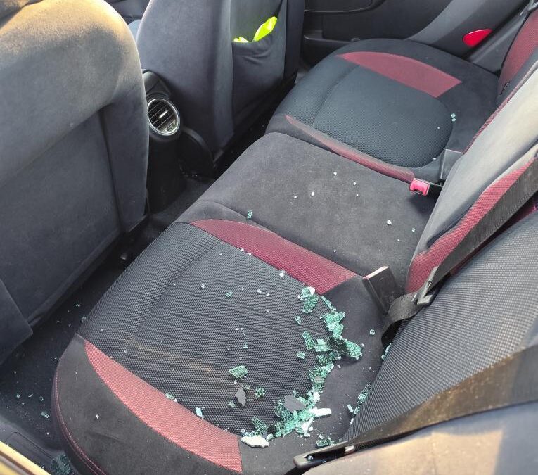 Intenten robar un cotxe al Prat i el  destrossen