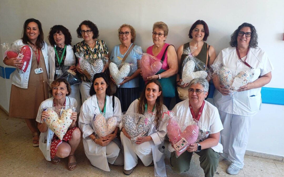 Un cor que abraça: coixins solidaris per a dones amb càncer de mama a Bellvitge