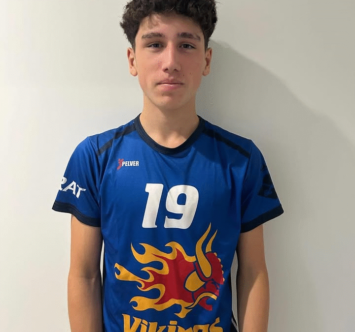 Pol Cerméron, nou talent del voleibol català seleccionat per Blume