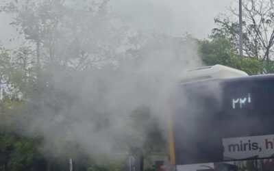 Un autobús de la línia PR1 s’incendia a l’avinguda Onze de Setembre sense causar ferits