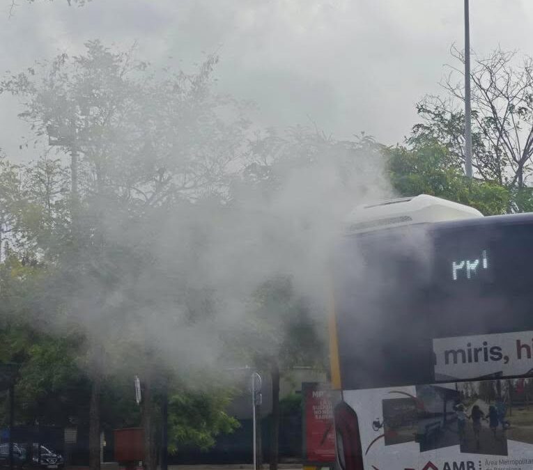 Un autobús de la línia PR1 s’incendia a l’avinguda Onze de Setembre sense causar ferits