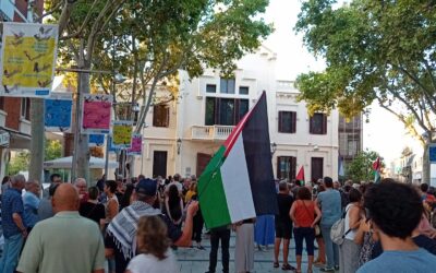 Centenars de persones es concentren al Prat contra el genocidi a Gaza
