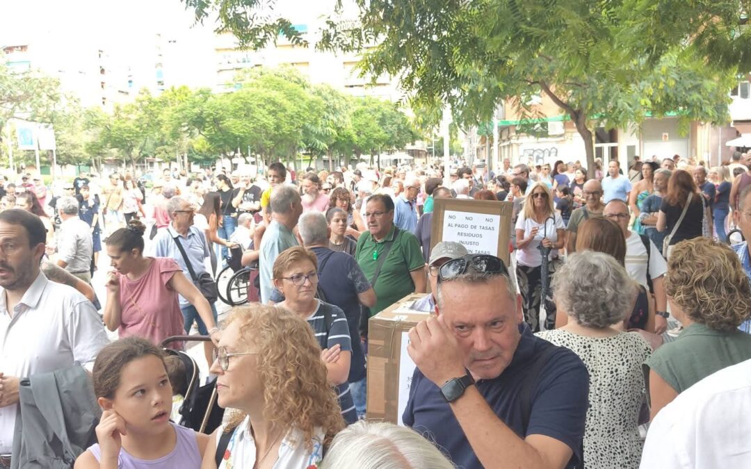 El Prat de Llobregat es mobilitza contra la nova taxa de residus